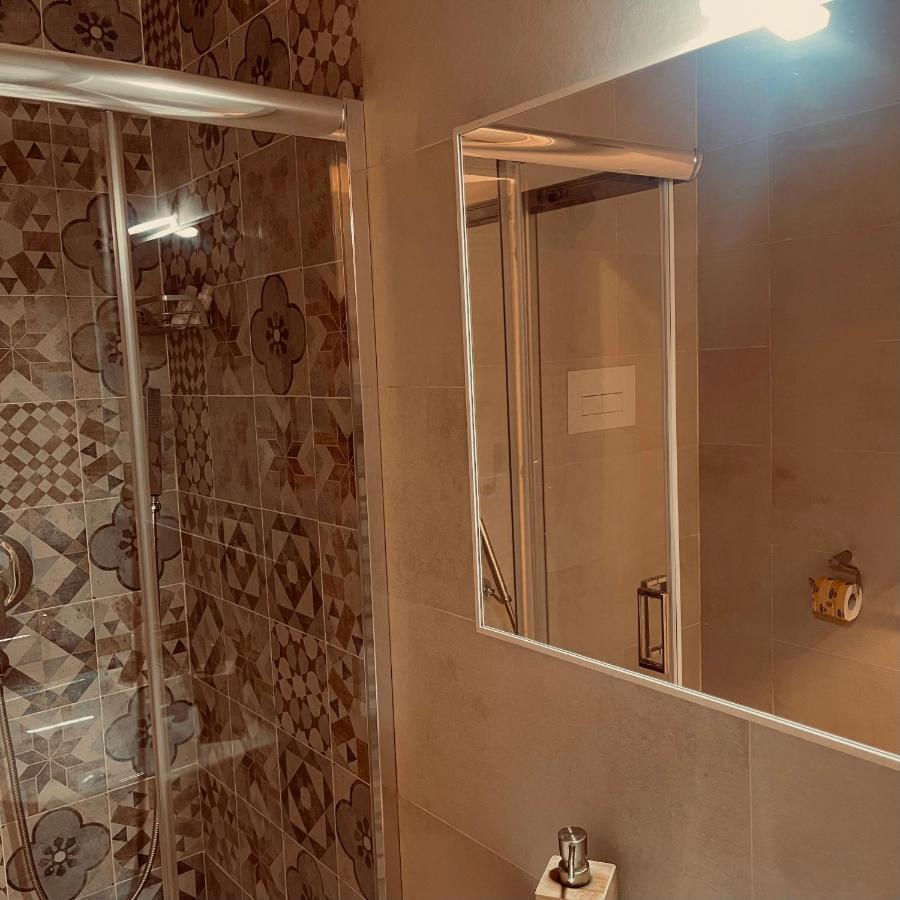 B&B Bovio Square XIV Napoli Bagian luar foto