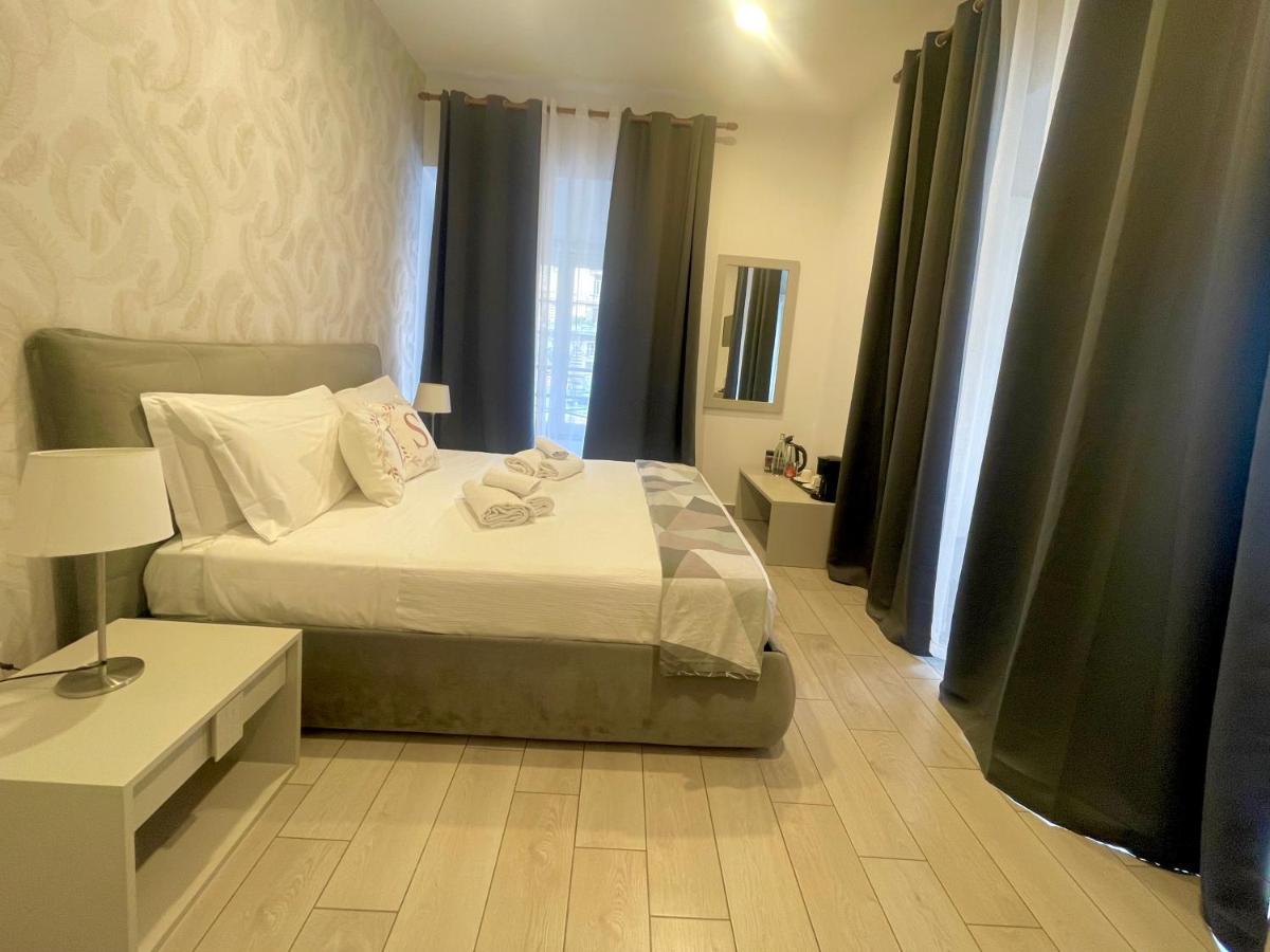 B&B Bovio Square XIV Napoli Bagian luar foto