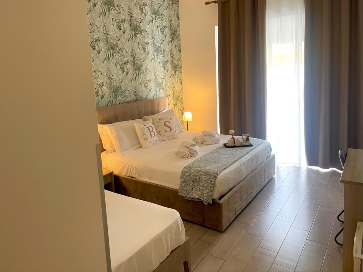 B&B Bovio Square XIV Napoli Bagian luar foto