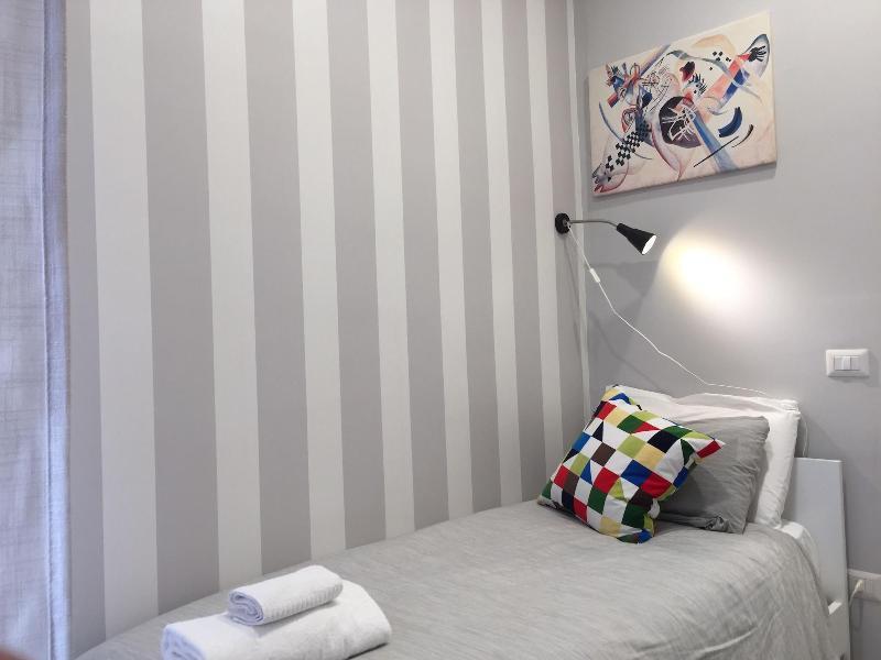 B&B Bovio Square XIV Napoli Bagian luar foto