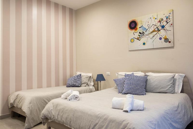 B&B Bovio Square XIV Napoli Bagian luar foto
