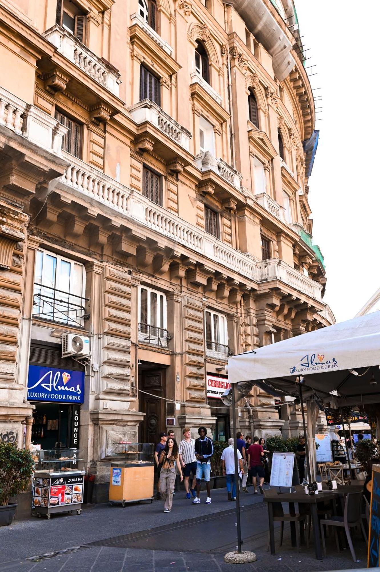 B&B Bovio Square XIV Napoli Bagian luar foto