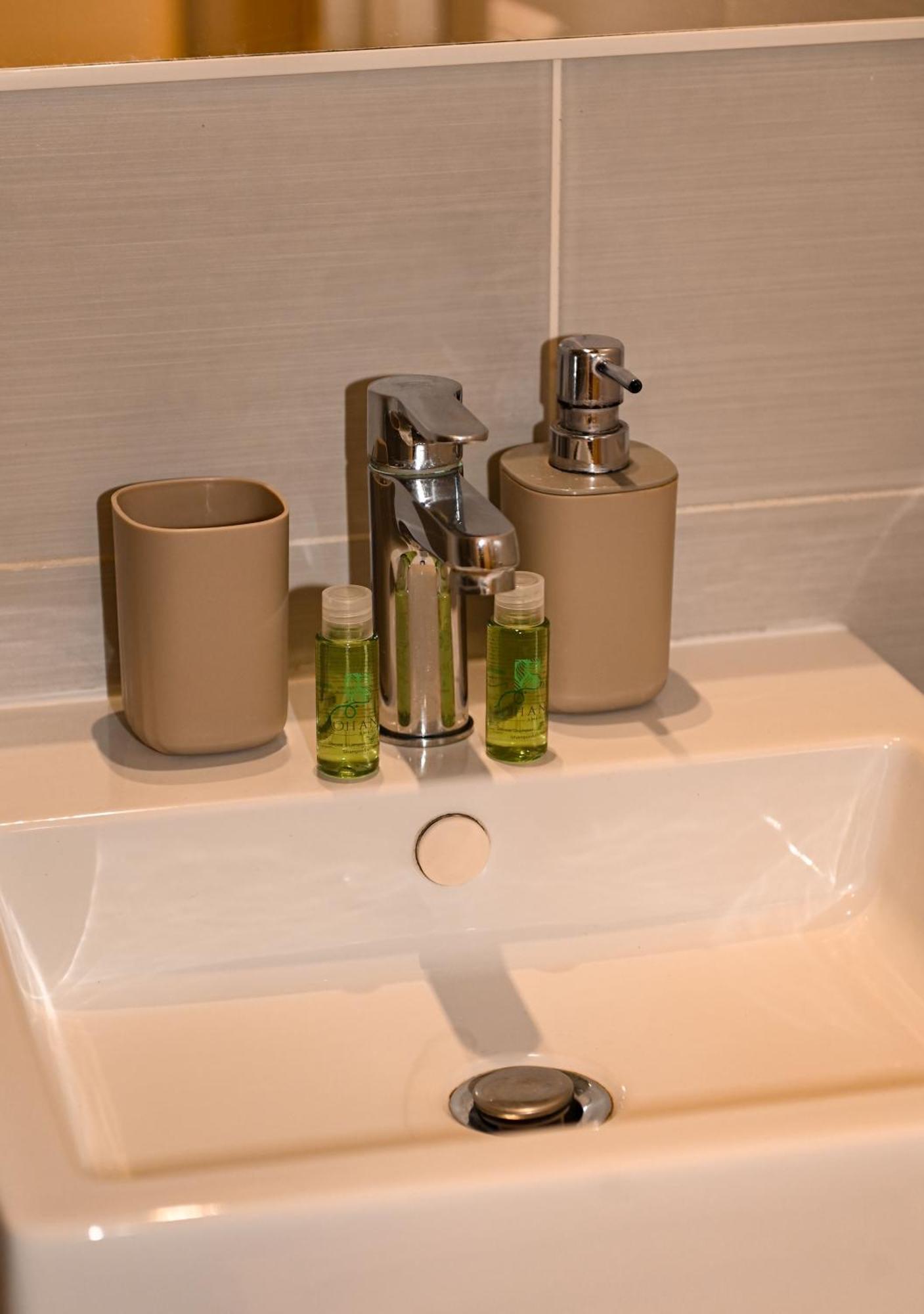 B&B Bovio Square XIV Napoli Bagian luar foto