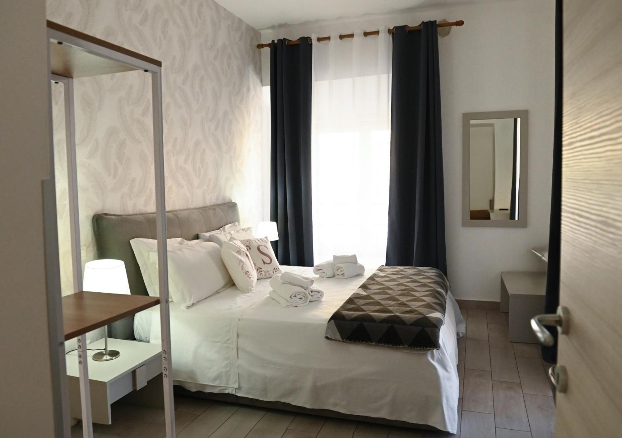 B&B Bovio Square XIV Napoli Bagian luar foto