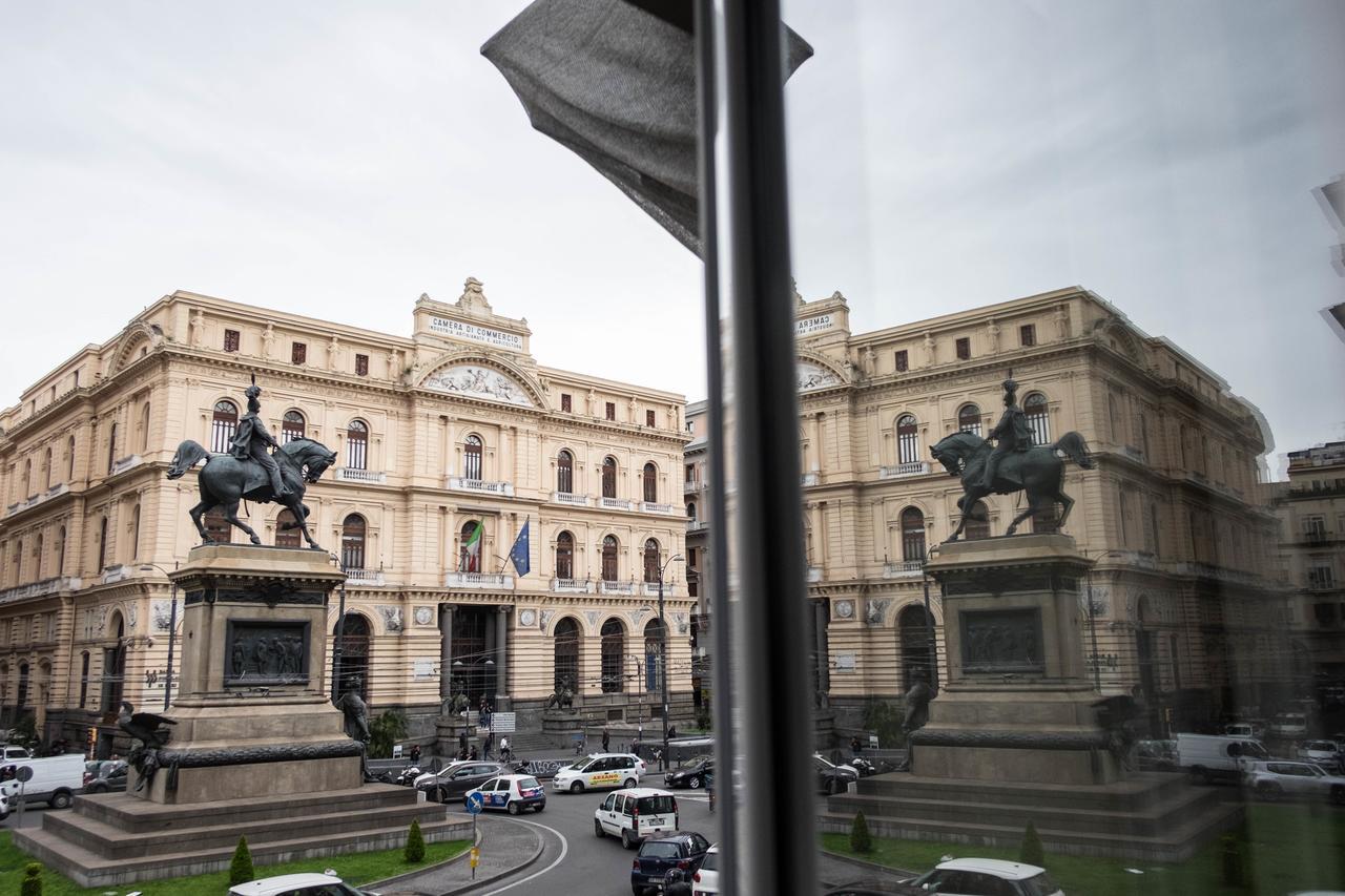 B&B Bovio Square XIV Napoli Bagian luar foto